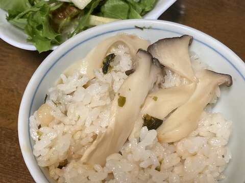 松茸のお吸い物で炊き込みご飯